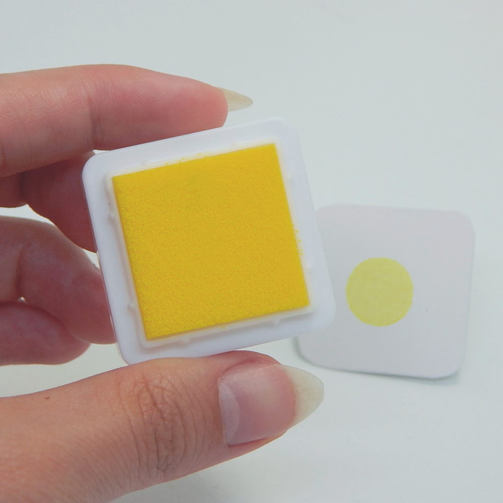 Almohadilla alta con tinta amarillo fluor